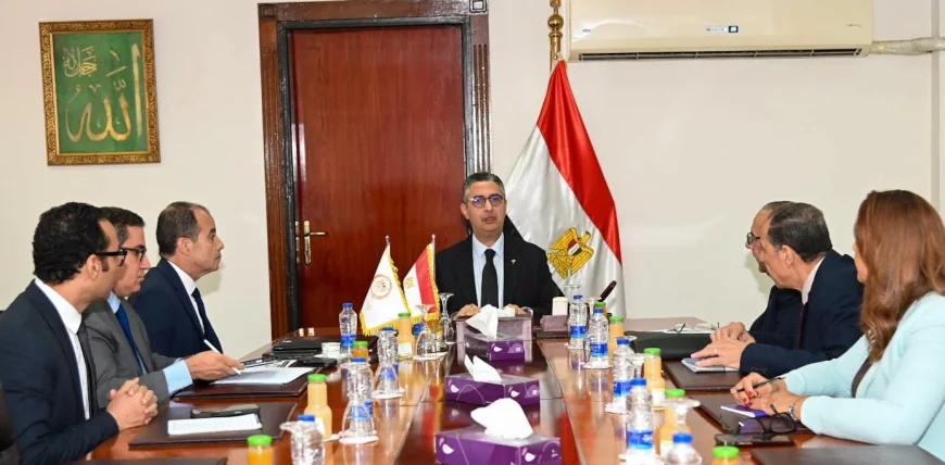 وزير التموين يتابع إنتاج السكر وتطوير الصناعة ويؤكد توافر الاحتياطي الاستراتيجي للسلع الأساسية