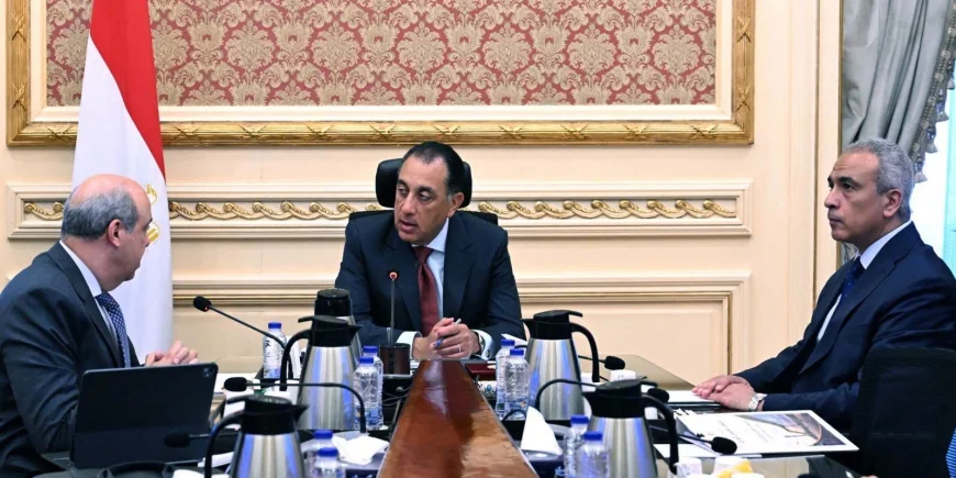 رئيس الوزراء يتابع مشروع مبنى الركاب (4) بمطار القاهرة الدولي لرفع الطاقة الاستيعابية