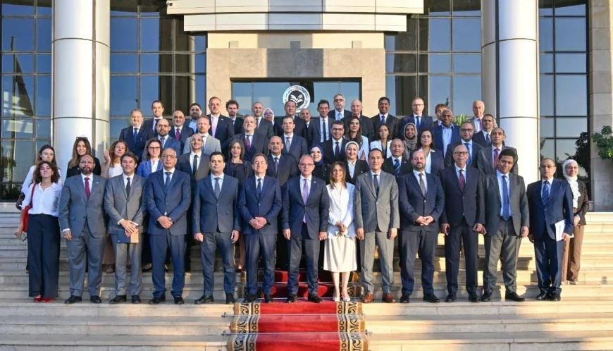 وزير الاستثمار يبحث مع 22 شركة فرنسية خطط التوسع في مصر.. واستثمارات فرنسا تتجاوز 8.5 مليار دولار