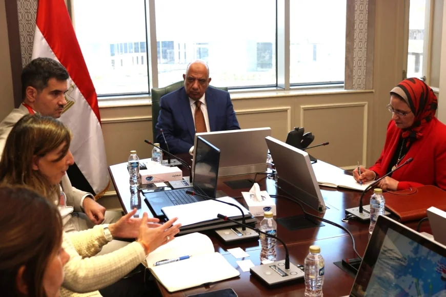وزير الكهرباء يبحث مع "كوبولوزيس" اليونانية مستجدات مشروع الربط الكهربائي بين مصر واليونان