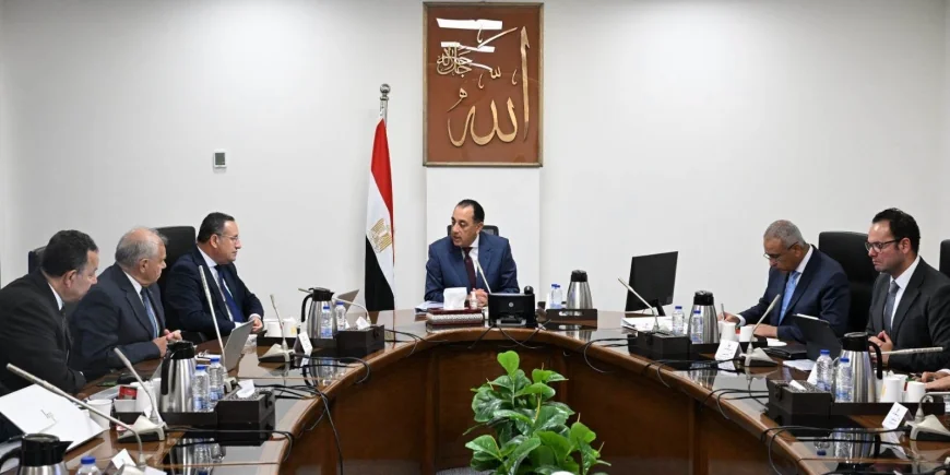رئيس الوزراء يتابع تطوير منظومة التعليم على أساس الجدارة والتميز وربط مخرجات التعليم بسوق العمل
