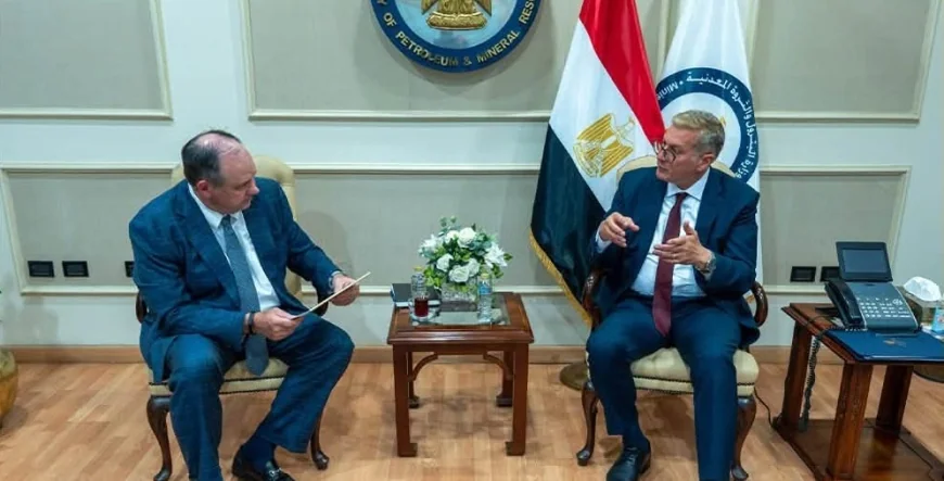 وزير البترول يبحث مع أباتشي العالمية تعزيز استثمارات الاستكشاف والإنتاج في الصحراء الغربية