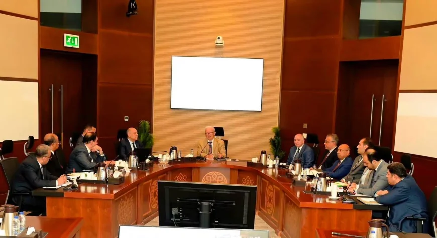 نائب رئيس الوزراء للشؤون الاقتصادية يتابع أداء القابضة للصناعات المعدنية ويؤكد تسريع التطوير وتعزيز التصنيع
