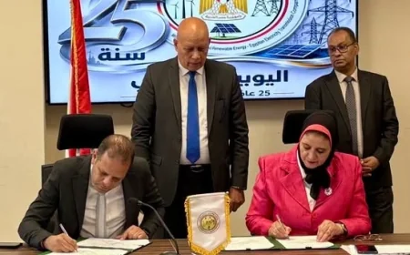 المصرية لنقل الكهرباء توقع عقد توسعة محطتي محولات بالعين السخنة لدعم التوسع الصناعي