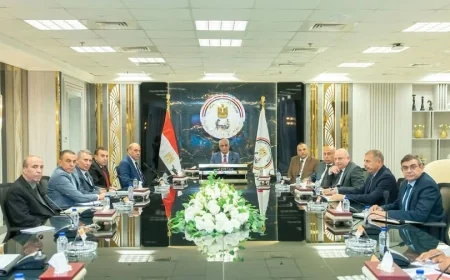 وزير الإنتاج الحربي يتابع تنفيذ مشروعات "حياة كريمة" ويؤكد عدم التهاون مع الشركات غير الملتزمة