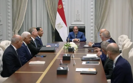 الرئيس السيسي يبحث مع الرئيس التنفيذي لـ«إيني» ضخ استثمارات جديدة في مصر وحفر 230 بئرًا