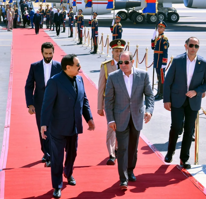 الرئيس السيسي يودع ملك البحرين بمطار العلمين بعد ختام زيارته الرسمية إلى مصر