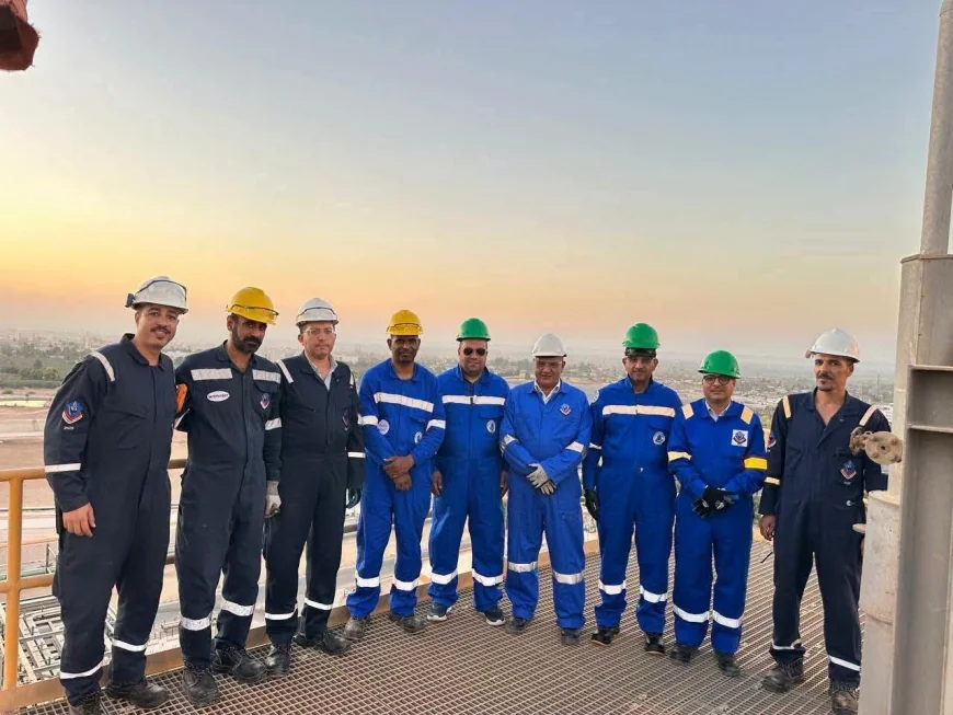 رئيس مجلس إدارة أسيوط لتكرير البترول يتفقد الإدارات الإنتاجية ويتابع سير العمل