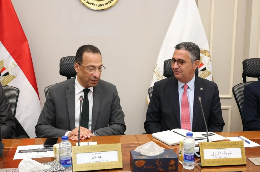 وزيرا التموين والاتصالات يبحثان تطوير كارت الخدمات الحكومية الموحد