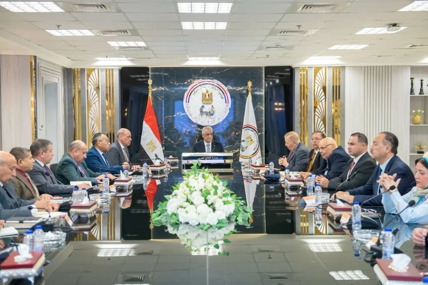 وزير الإنتاج الحربي يبحث مع اتحاد المستثمرين إقامة شراكات صناعية وتعميق التصنيع المحلي