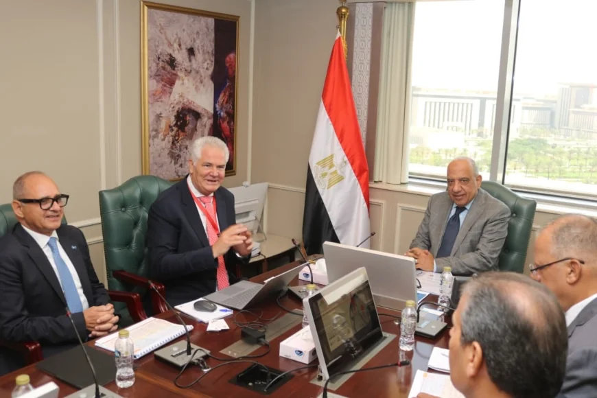 وزير الكهرباء يبحث مع تحالف «رينيرجي جروب» تنفيذ مشروع متكامل للطاقة المتجددة في سيناء