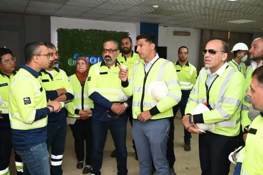 وزير الصناعة يتفقد مصنع هولسيم بالسويس بطاقة إنتاجية 9.5 مليون طن سنويًا