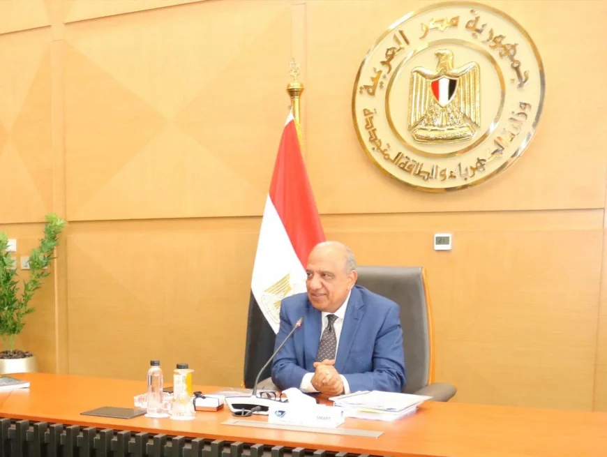 37 مليار جنيه استثمارات لتطوير شبكة نقل الكهرباء.. خطة لتحويل مصر إلى مركز إقليمي للطاقة
