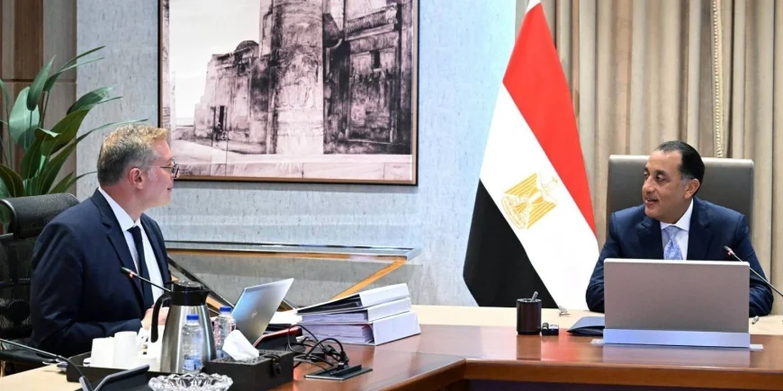 رئيس الوزراء يتابع مع وزير البترول ملفات الطاقة.. 80 مليون قدم مكعبة غاز يوميًا