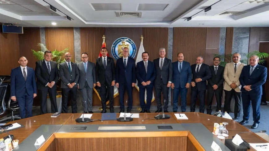 وزير البترول يبحث مع وزير الرياضة تطوير أنشطة أندية قطاع البترول