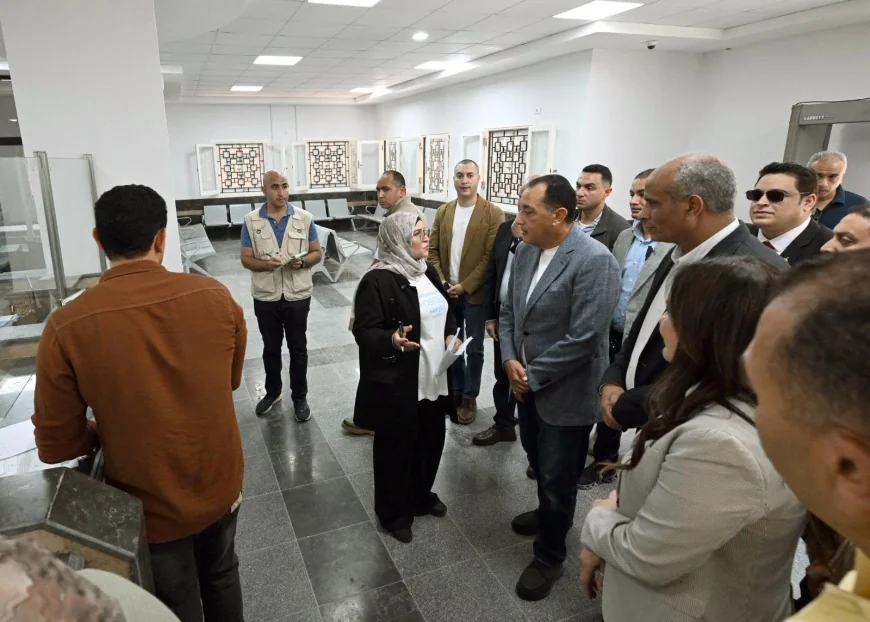 مدبولي: نجاح مجمعات الخدمات الحكومية يقاس بسرعة حصول المواطن على الخدمة وليس بعدد الشبابيك