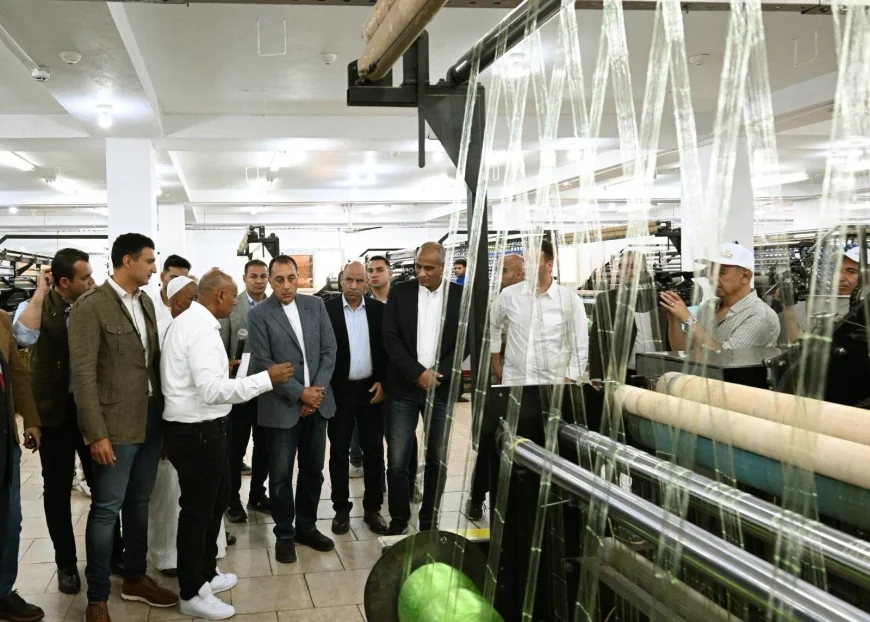 مدبولي: توطين مستلزمات الصيد في كفر الشيخ يعزز الصناعة المحلية والصادرات