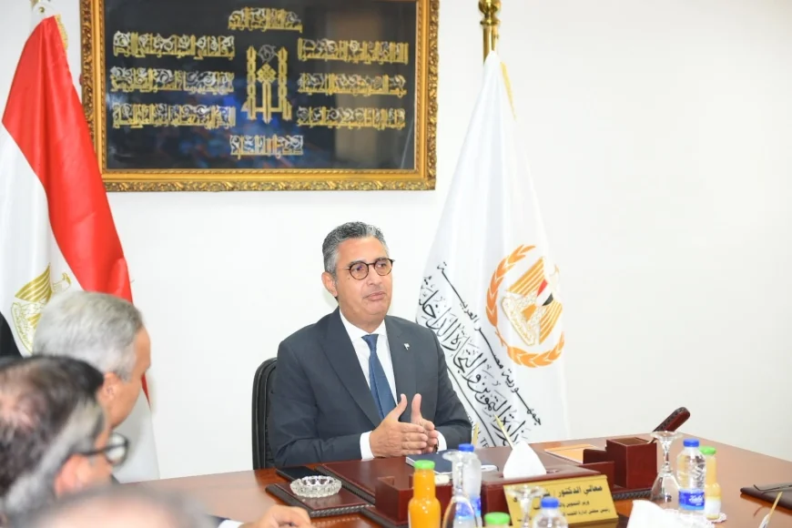 وزير التموين يترأس غرفة عمليات لمتابعة مبادرة خفض أسعار السلع.. وانضمام «لولو ماركت»
