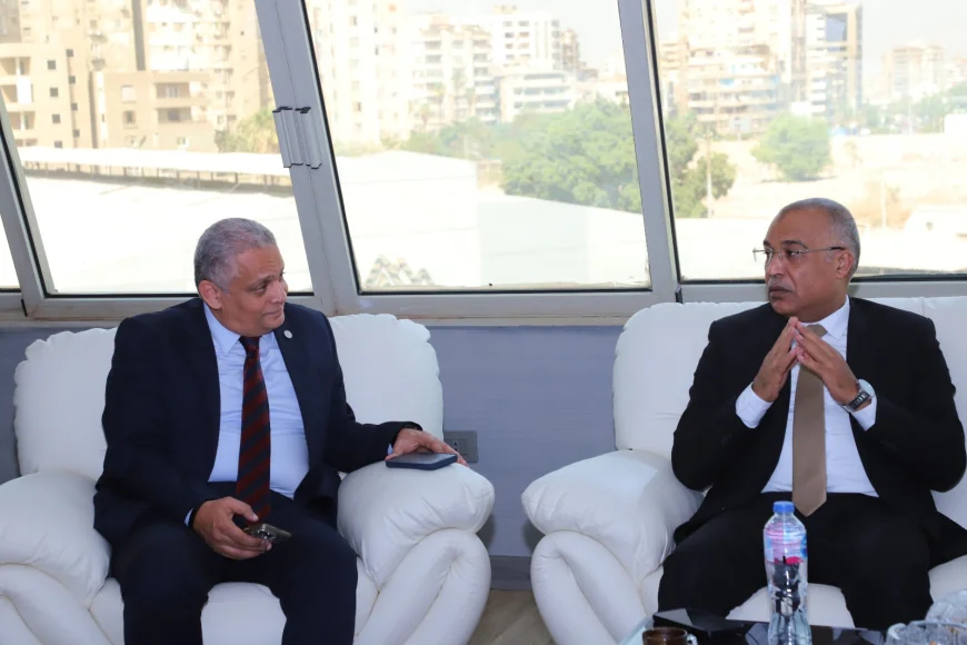 من «غاز مصر».. عباس صابر ومحمد قنديل: الشراكة بين الإدارة والنقابة طريق الاستقرار ودعم الإنتاج