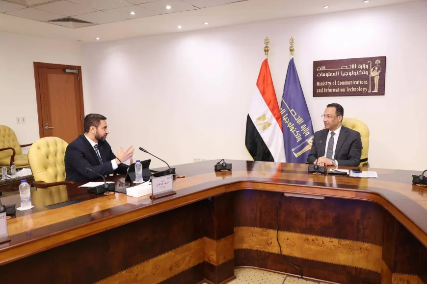 وزير الاتصالات يبحث مع «إنترو القابضة» إنشاء مركز «كيميت» للبيانات باستثمارات 270 مليون دولار