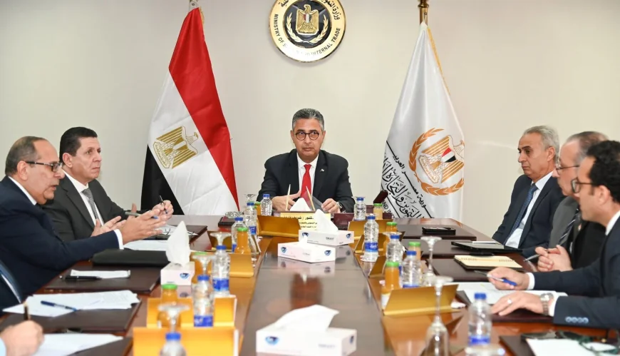 وزير التموين يوجه بتكثيف ضخ السلع ضمن مبادرة خفض أسعار السلع وطرح 18 صنفًا جديدًا
