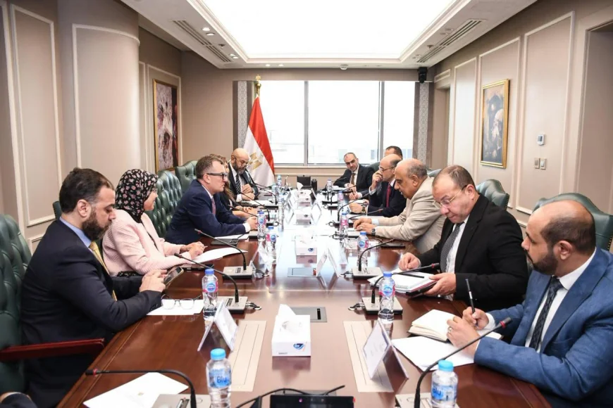 وزيرا الكهرباء والتخطيط يبحثان مشروعات تحلية مياه البحر وتعظيم الاستفادة من البنية الأساسية لمحطات الكهرباء