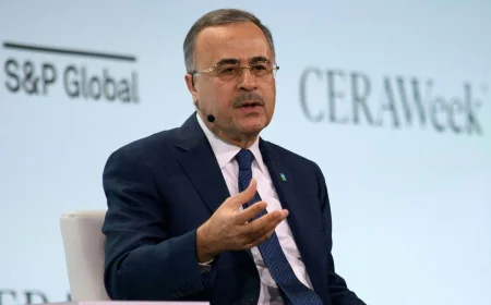 رئيس أرامكو: قادرون على توفير 12 مليون برميل يوميًا خلال أيام.. وبرنت كان سيصل إلى 200 دولار