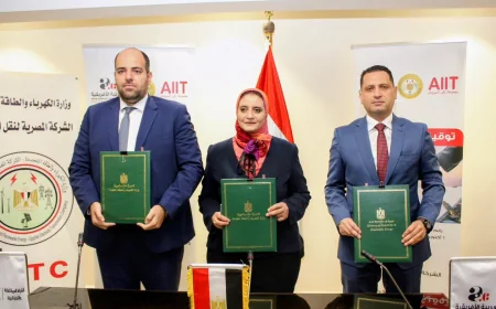 المصرية لنقل الكهرباء توقع عقدين لإنشاء خطوط هوائية بجهد 500 كيلوفولت لدعم مشروعات الطاقة المتجددة