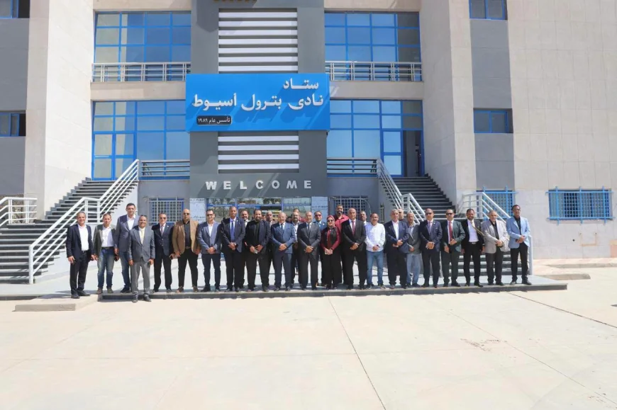 رئيس نقابة البترول يتفقد المنطقة الجغرافية بأسيوط ويؤكد: العاملون الثروة الحقيقية للقطاع