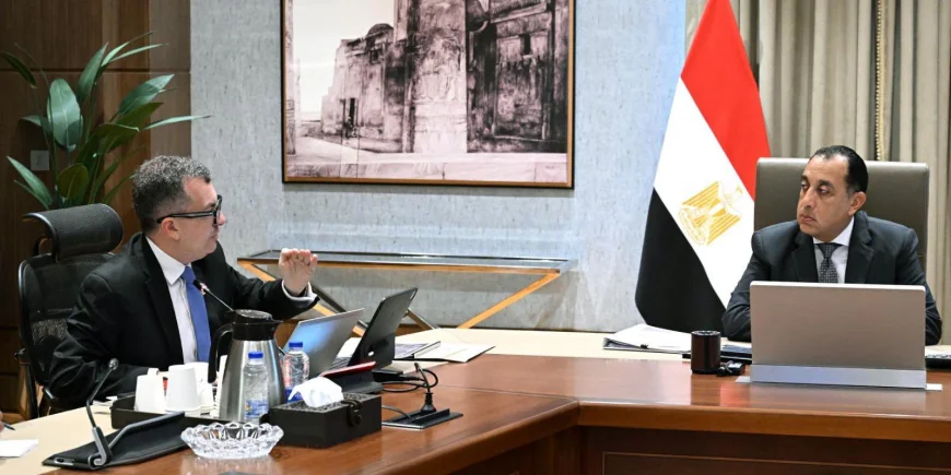 مدبولي يتابع خطة التنمية الاقتصادية 2026/2027.. مستهدف نمو 5.4% واستثمارات بـ3.7 تريليون جنيه