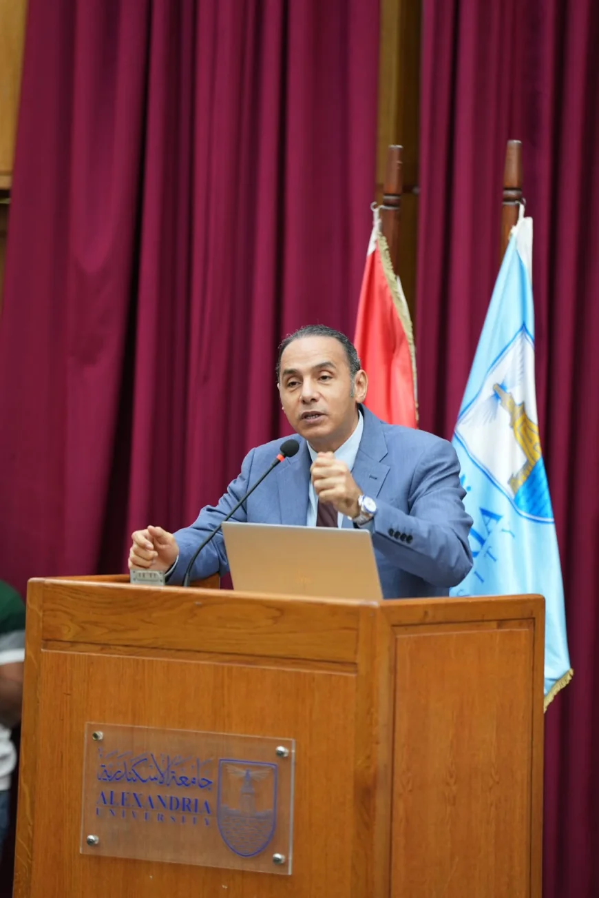 إسلام عزام بجامعة الإسكندرية: القطاع المالي غير المصرفي يفتح آفاق الاستثمار والتمويل أمام الشباب