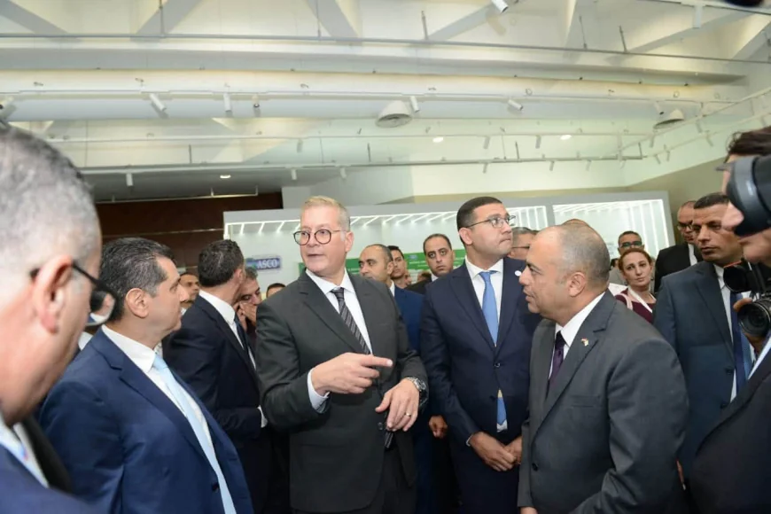 وزير البترول يتفقد جناح شركة تاون جاس بمعرض ومؤتمر «موك 2026»