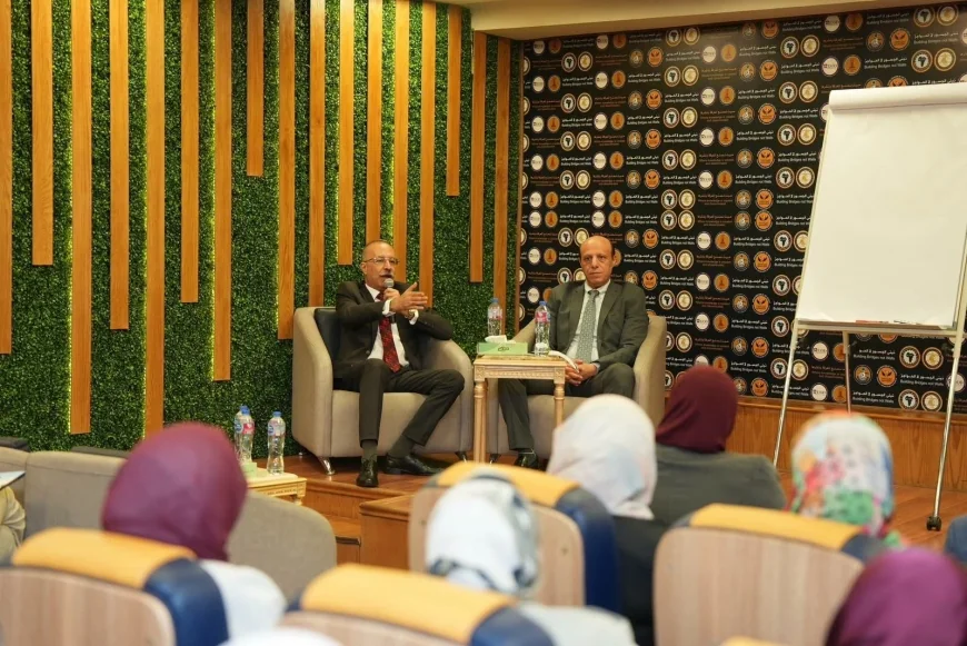 الرقابة المالية تدرب العاملين بالجهاز المركزي للإحصاء على تحليل البيانات المالية واستخراج المؤشرات