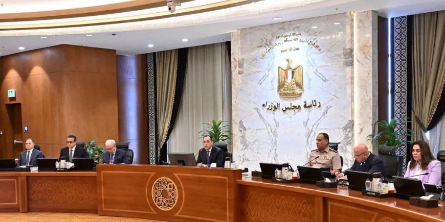 قرارات اجتماع الحكومة اليوم برئاسة مصطفى مدبولي.. تخفيض 30% من استهلاك الكهرباء وتمديد التقديم للسكن البديل
