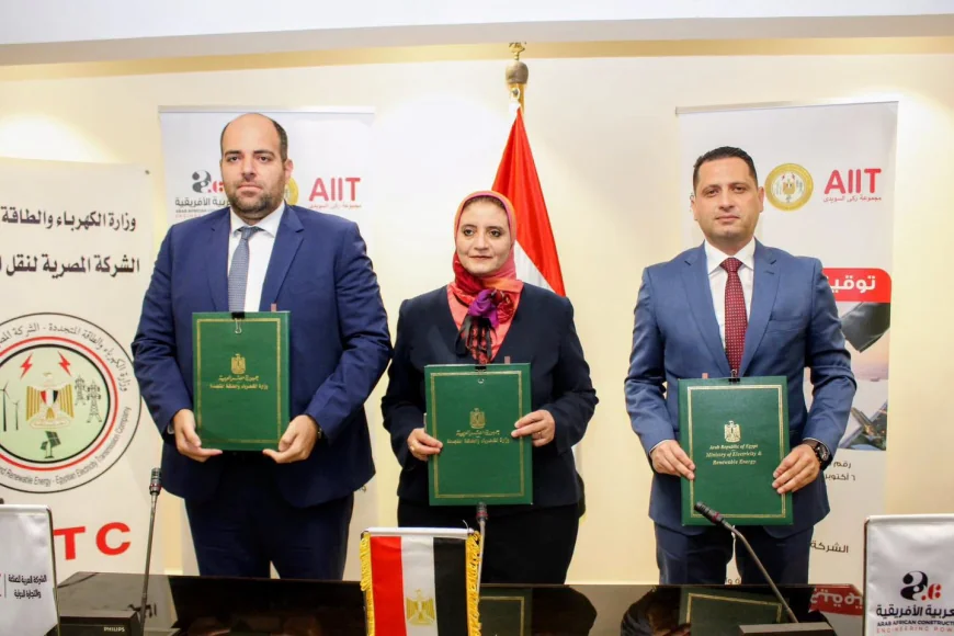 المصرية لنقل الكهرباء توقع عقدين لإنشاء خطوط هوائية بجهد 500 كيلوفولت لدعم مشروعات الطاقة المتجددة
