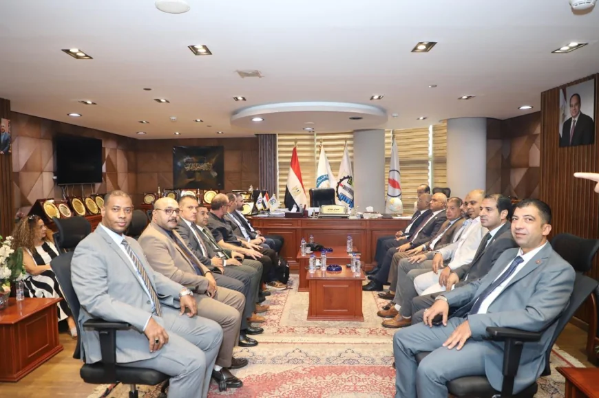 رئيس نقابة البترول يستقبل وفد نقابة الطاقة باليونان لبحث تعزيز التعاون العمالي المشترك